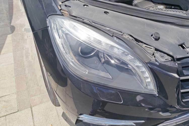 Used Mercedes-Benz M-Class 2015 ML 400 4MATIC Dynamic Model Right Front Headlight