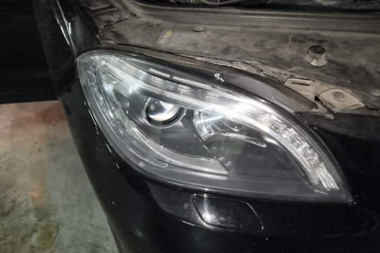 Used Mercedes-Benz M-Class 2015 ML 400 4MATIC Dynamic Model Right Front Headlight
