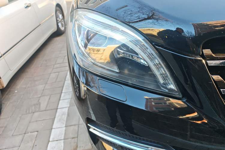 Used Mercedes-Benz M-Class 2015 ML 320 4MATIC Right Front Headlight