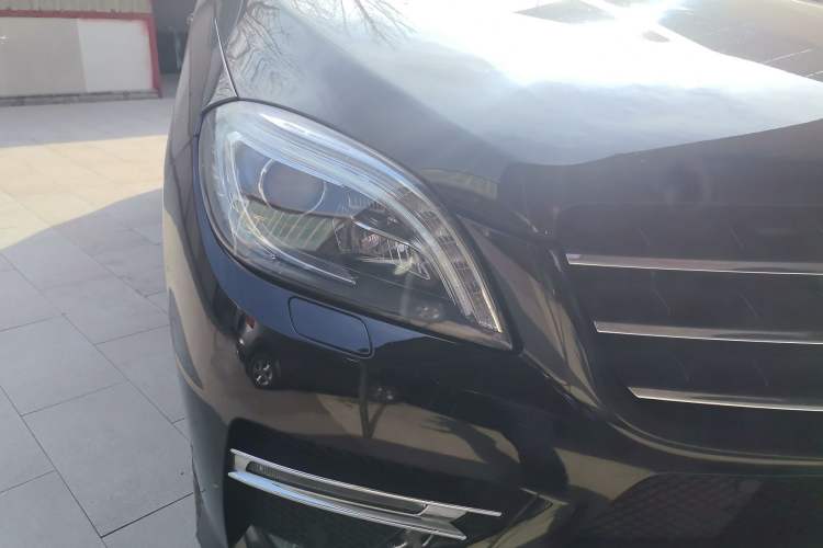 Used Mercedes-Benz M-Class 2015 ML 400 4MATIC Dynamic Model Right Front Headlight