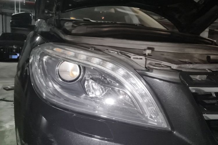 Used Mercedes-Benz M-Class 2015 ML 400 4MATIC Luxury Model Right Front Headlight