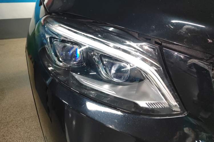 Used Mercedes-Benz M-Class 2015 ML 400 4MATIC Luxury Model Right Front Headlight