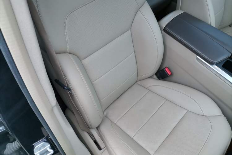 Used Mercedes-Benz M-Class 2015 ML 320 4MATIC Right Front Seat