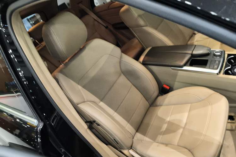 Used Mercedes-Benz M-Class 2015 ML 320 4MATIC Right Front Seat