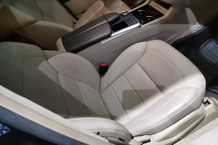 Used Mercedes-Benz M-Class 2015 ML 320 4MATIC Right Front Seat