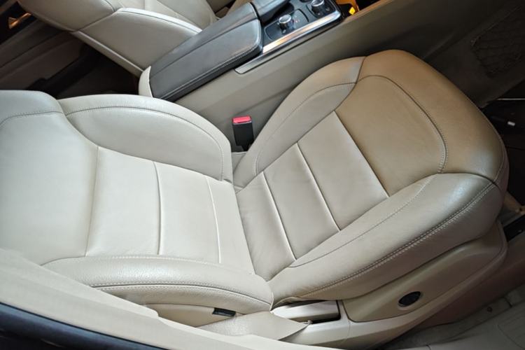 Used Mercedes-Benz M-Class 2015 ML 400 4MATIC Luxury Model Right Front Seat