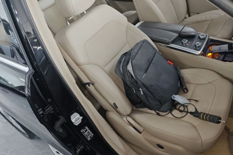 Used Mercedes-Benz M-Class 2015 ML 400 4MATIC Luxury Model Right Front Seat
