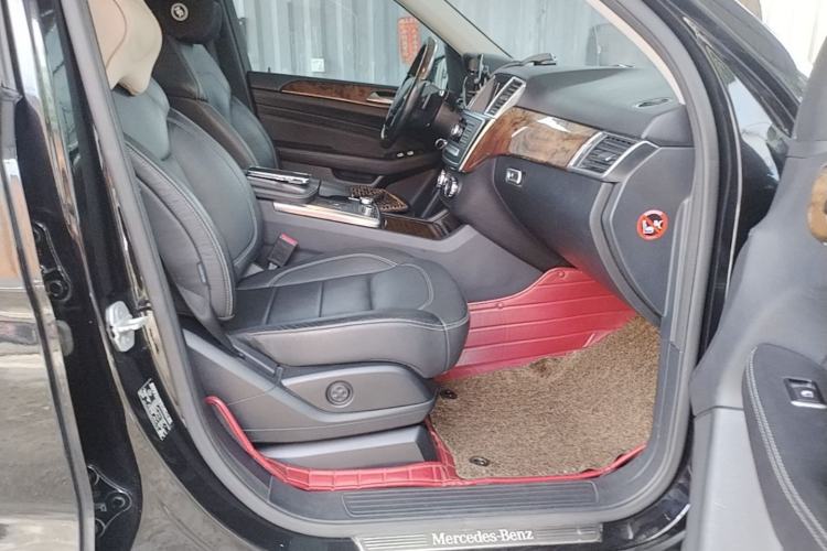 Used Mercedes-Benz M-Class 2015 ML 400 4MATIC Luxury Model Right Front Seat