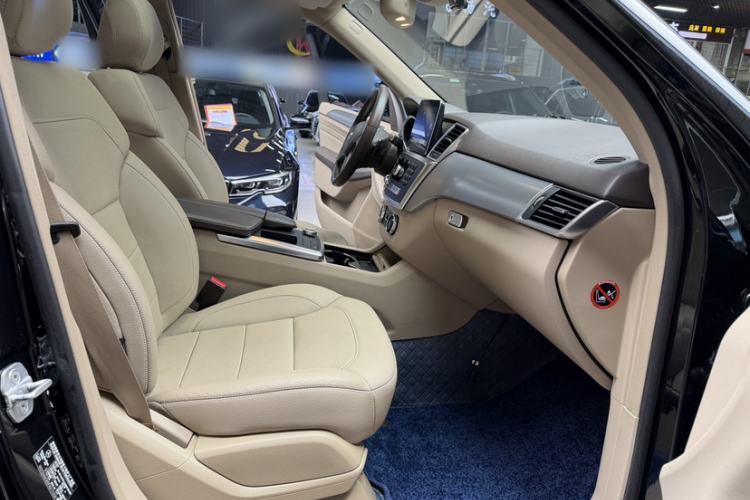Used Mercedes-Benz M-Class 2015 ML 320 4MATIC Right Front Seat