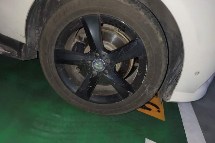 Used Mercedes-Benz M-Class 2015 ML 400 4MATIC Dynamic Model Right Front Wheel Hub