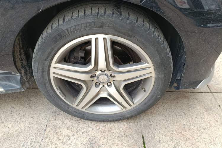 Used Mercedes-Benz M-Class 2015 ML 400 4MATIC Luxury Model Right Front Wheel Hub