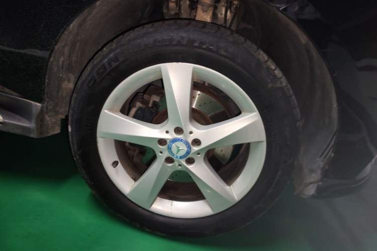 Used Mercedes-Benz M-Class 2015 ML 320 4MATIC Right Front Wheel Hub