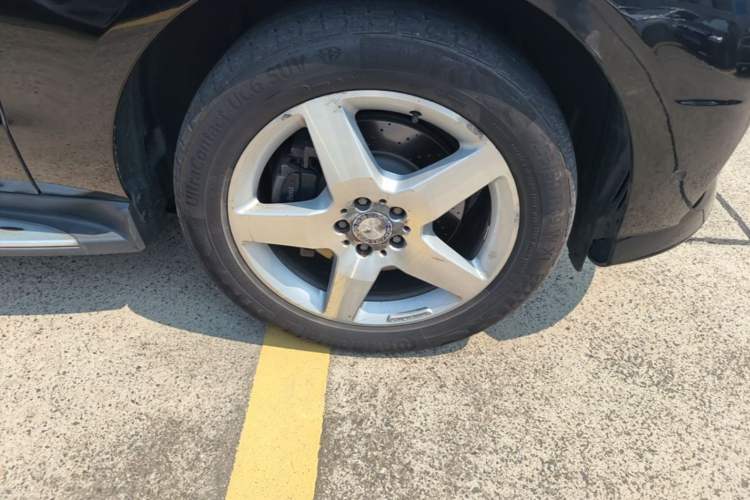 Used Mercedes-Benz M-Class 2015 ML 400 4MATIC Luxury Model Right Front Wheel Hub