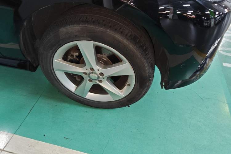 Used Mercedes-Benz M-Class 2015 ML 320 4MATIC Right Front Wheel Hub