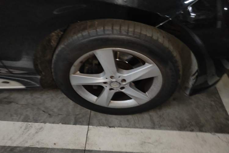 Used Mercedes-Benz M-Class 2015 ML 400 4MATIC Dynamic Model Right Front Wheel Hub