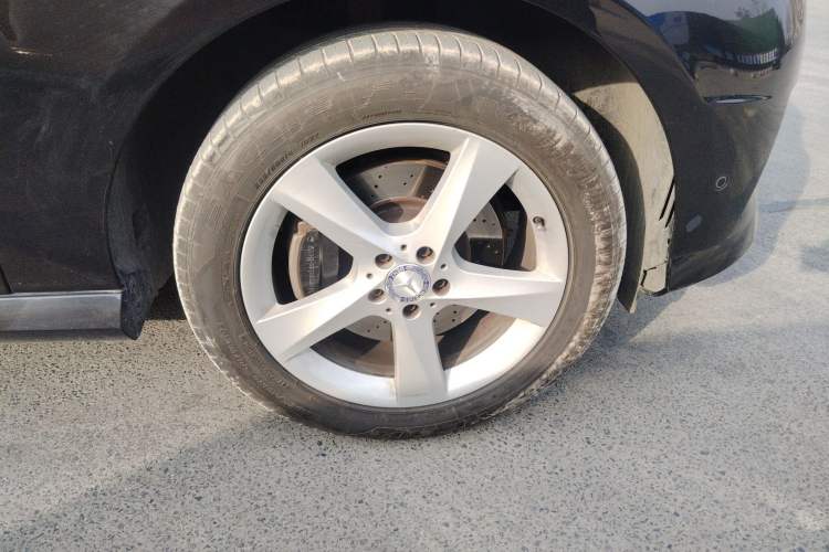 Used Mercedes-Benz M-Class 2015 ML 400 4MATIC Dynamic Model Right Front Wheel Hub