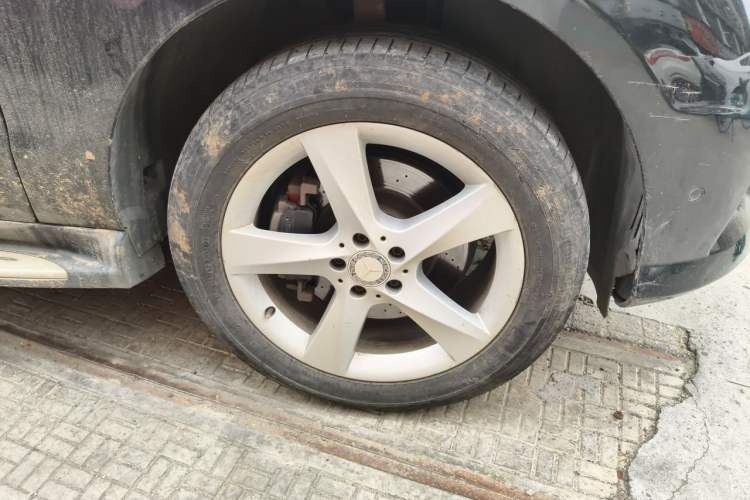 Used Mercedes-Benz M-Class 2015 ML 320 4MATIC Right Front Wheel Hub