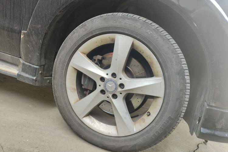 Used Mercedes-Benz M-Class 2015 ML 320 4MATIC Right Front Wheel Hub