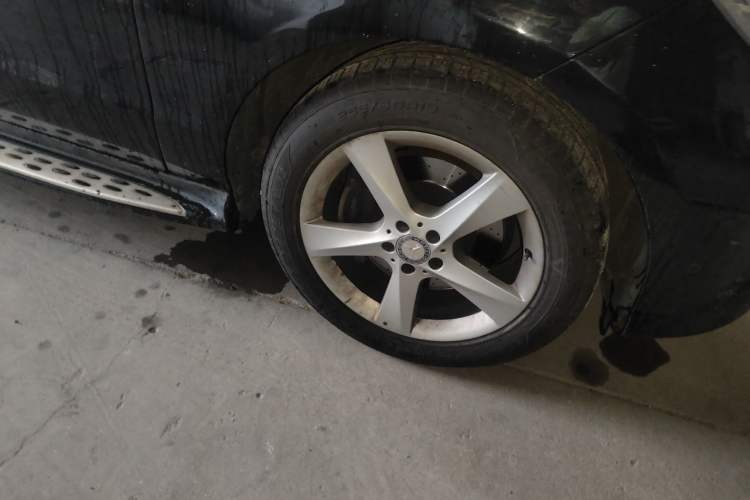 Used Mercedes-Benz M-Class 2015 ML 400 4MATIC Dynamic Model Right Front Wheel Hub