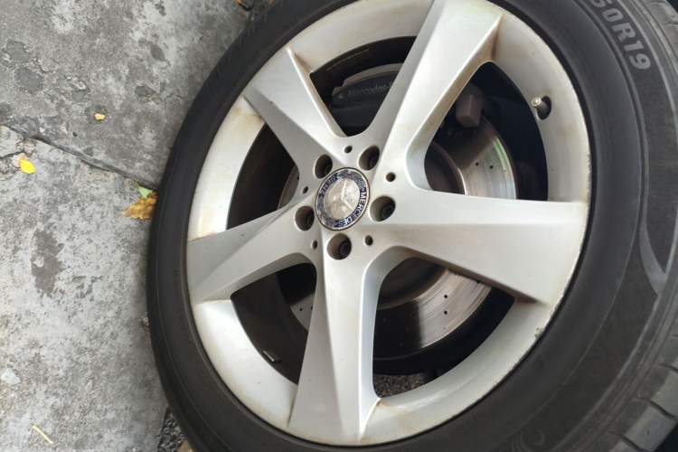 Used Mercedes-Benz M-Class 2015 ML 400 4MATIC Dynamic Model Right Front Wheel Hub
