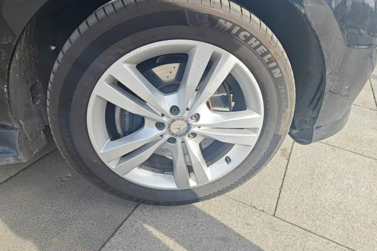 Used Mercedes-Benz M-Class 2015 ML 350 CDI 4MATIC Right Front Wheel Hub