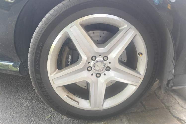Used Mercedes-Benz M-Class  Right Front Wheel Hub