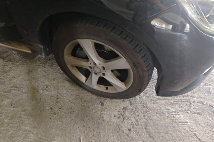 Used Mercedes-Benz M-Class 2015 ML 320 4MATIC Right Front Wheel Hub