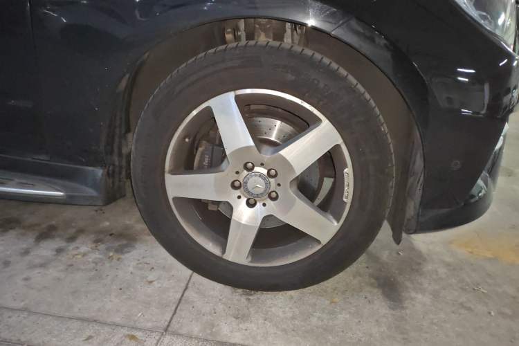 Used Mercedes-Benz M-Class 2015 ML 400 4MATIC Luxury Model Right Front Wheel Hub
