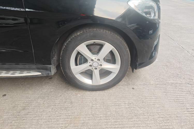 Used Mercedes-Benz M-Class 2015 ML 400 4MATIC Dynamic Model Right Front Wheel Hub