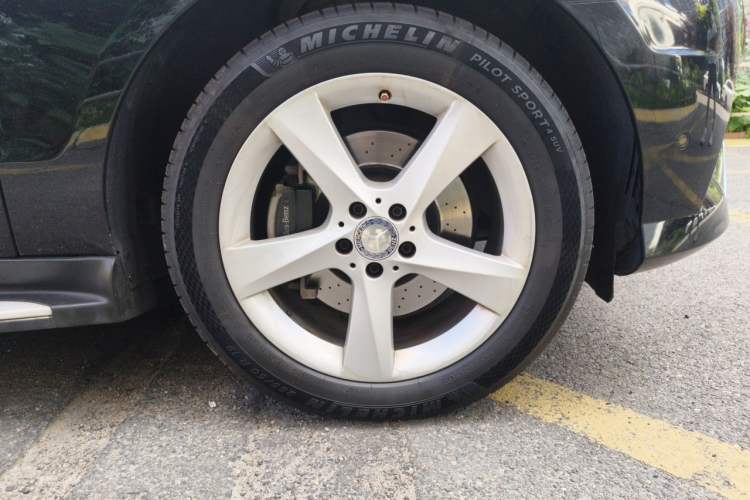Used Mercedes-Benz M-Class 2015 ML 400 4MATIC Dynamic Model Right Front Wheel Hub