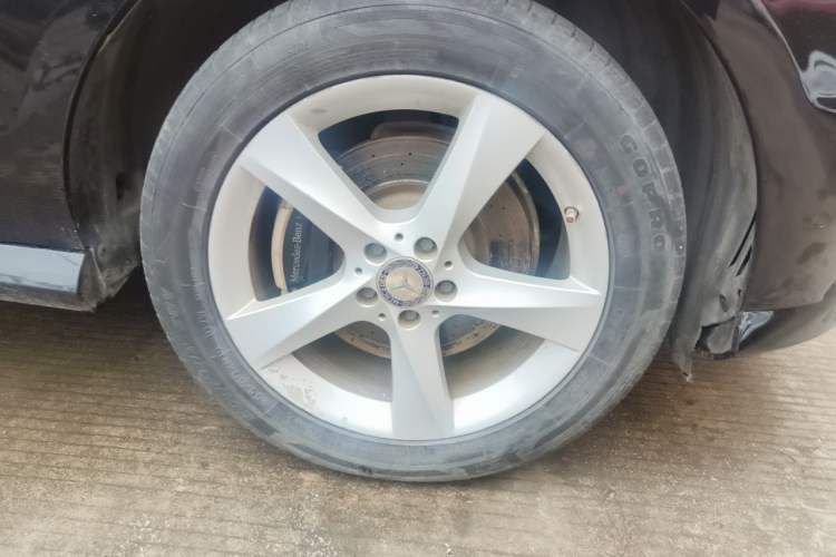 Used Mercedes-Benz M-Class 2015 ML 400 4MATIC Dynamic Model Right Front Wheel Hub
