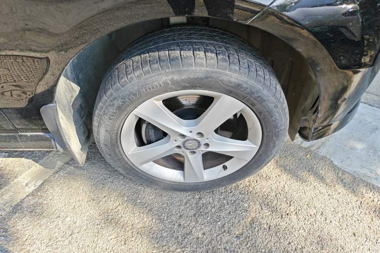 Used Mercedes-Benz M-Class 2015 ML 320 4MATIC Right Front Wheel Hub