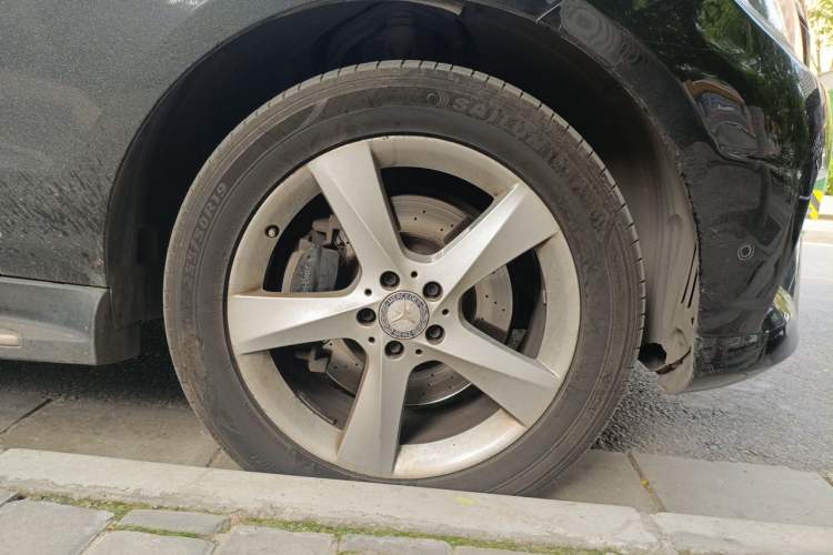 Used Mercedes-Benz M-Class 2015 ML 400 4MATIC Dynamic Model Right Front Wheel Hub