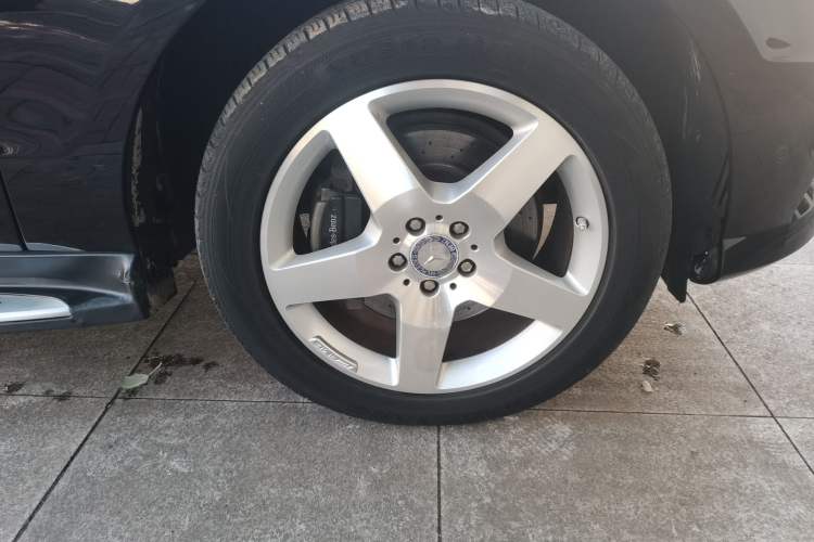 Used Mercedes-Benz M-Class 2015 ML 400 4MATIC Luxury Model Right Front Wheel Hub