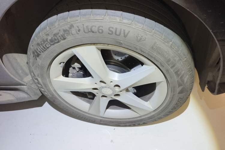 Used Mercedes-Benz M-Class 2015 ML 320 4MATIC Right Front Wheel Hub