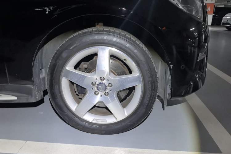 Used Mercedes-Benz M-Class 2015 ML 400 4MATIC Luxury Model Right Front Wheel Hub