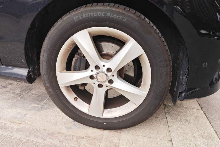 Used Mercedes-Benz M-Class 2015 ML 400 4MATIC Dynamic Model Right Front Wheel Hub