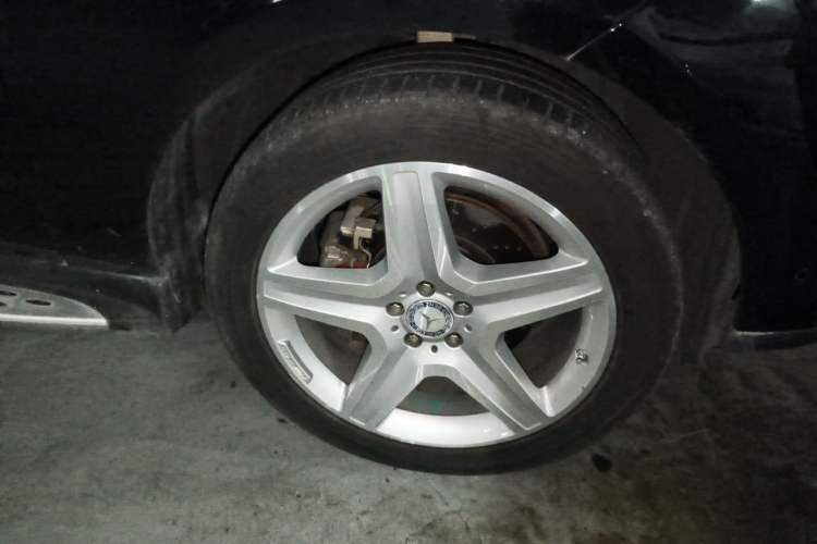 Used Mercedes-Benz M-Class 2015 ML 400 4MATIC Dynamic Model Right Front Wheel Hub