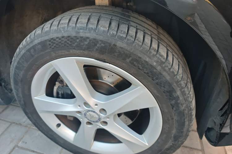 Used Mercedes-Benz M-Class 2015 ML 320 4MATIC Right Front Wheel Hub