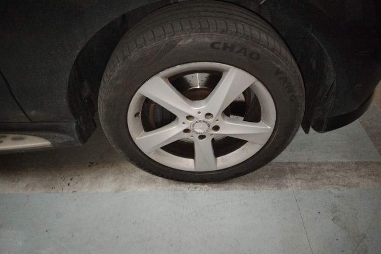 Used Mercedes-Benz M-Class 2015 ML 320 4MATIC Right Front Wheel Hub