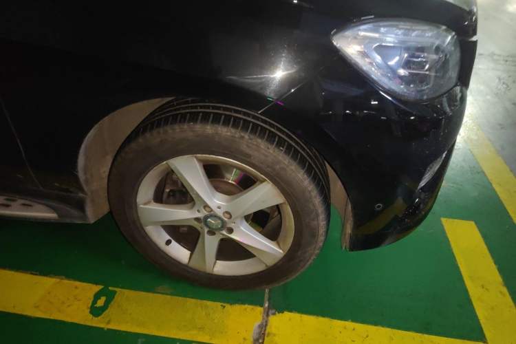 Used Mercedes-Benz M-Class 2015 ML 320 4MATIC Right Front Wheel Hub
