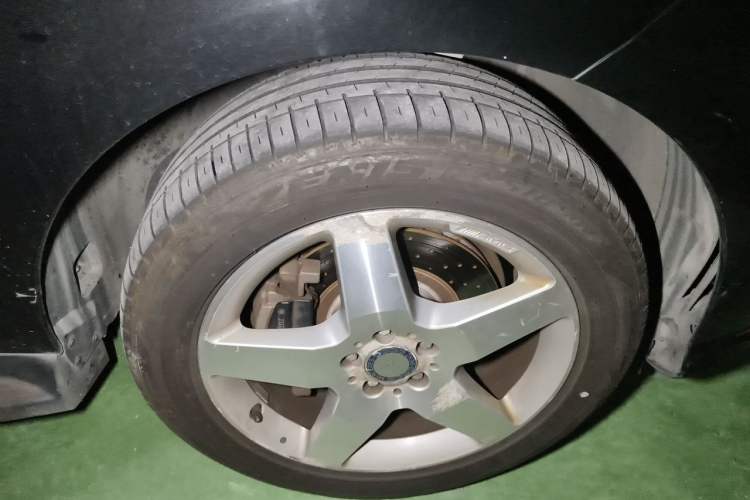 Used Mercedes-Benz M-Class 2015 ML 400 4MATIC Luxury Model Right Front Wheel Hub
