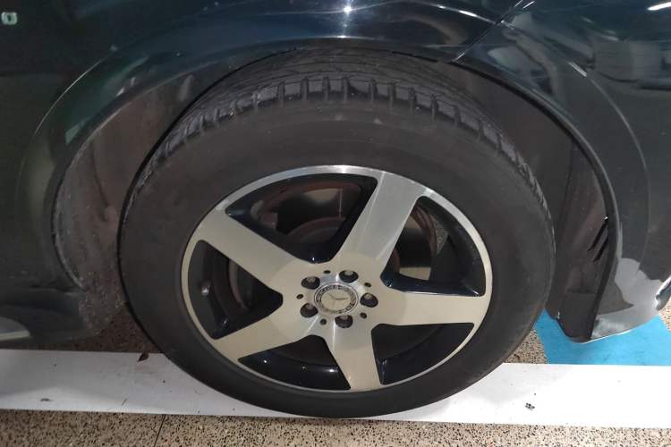 Used Mercedes-Benz M-Class 2015 ML 400 4MATIC Luxury Model Right Front Wheel Hub