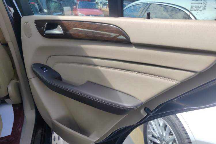 Used Mercedes-Benz M-Class 2015 ML 350 CDI 4MATIC Right Rear Door Interior