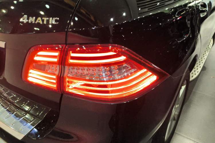 Used Mercedes-Benz M-Class 2015 ML 320 4MATIC Right Rear Taillight
