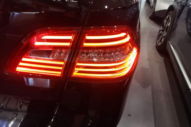 Used Mercedes-Benz M-Class 2015 ML 320 4MATIC Right Rear Taillight