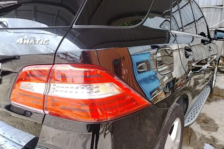 Used Mercedes-Benz M-Class 2015 ML 400 4MATIC Luxury Model Right Rear Taillight