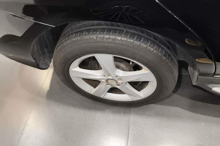 Used Mercedes-Benz M-Class 2015 ML 320 4MATIC Right Rear Wheel Hub