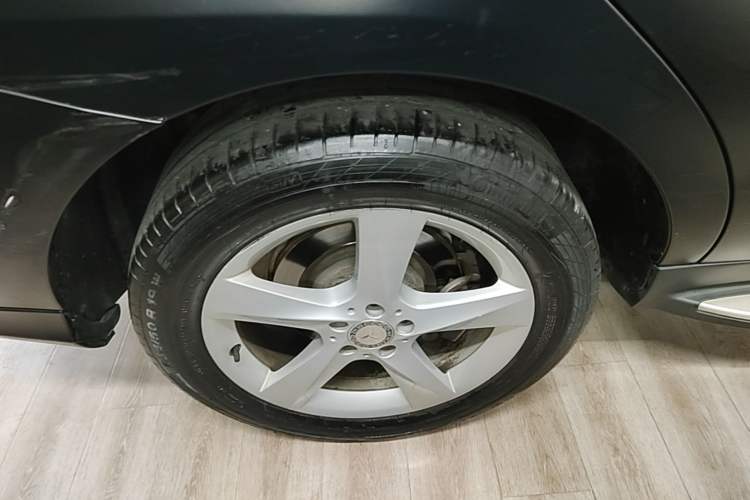 Used Mercedes-Benz M-Class 2015 ML 400 4MATIC Dynamic Model Right Rear Wheel Hub