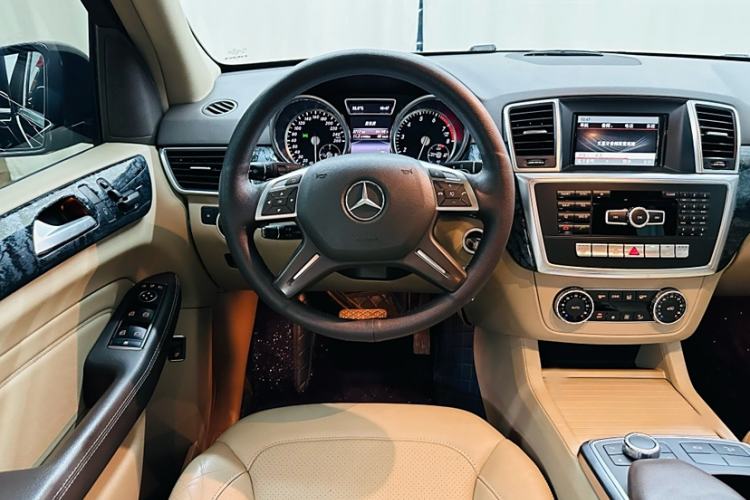 Used Mercedes-Benz M-Class 2015 ML 320 4MATIC Steering Wheel